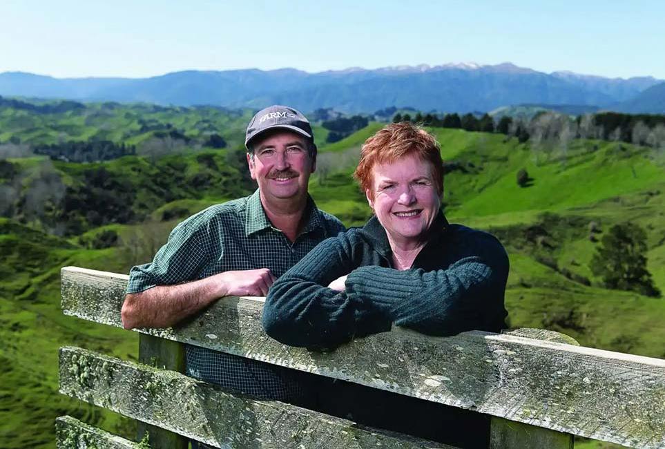 Ian and Shelly Hopkins - Rangiwahia - Allflex Customer Story